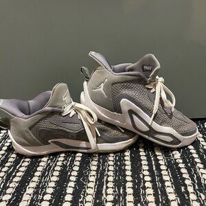 Jordan Kids Sneakers in Gray and White